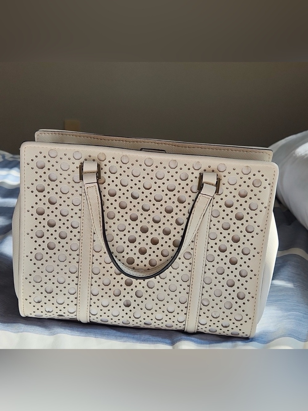 Kate Spade White Leather Tote Bag/purse w
Strap - Picture 4 of 9